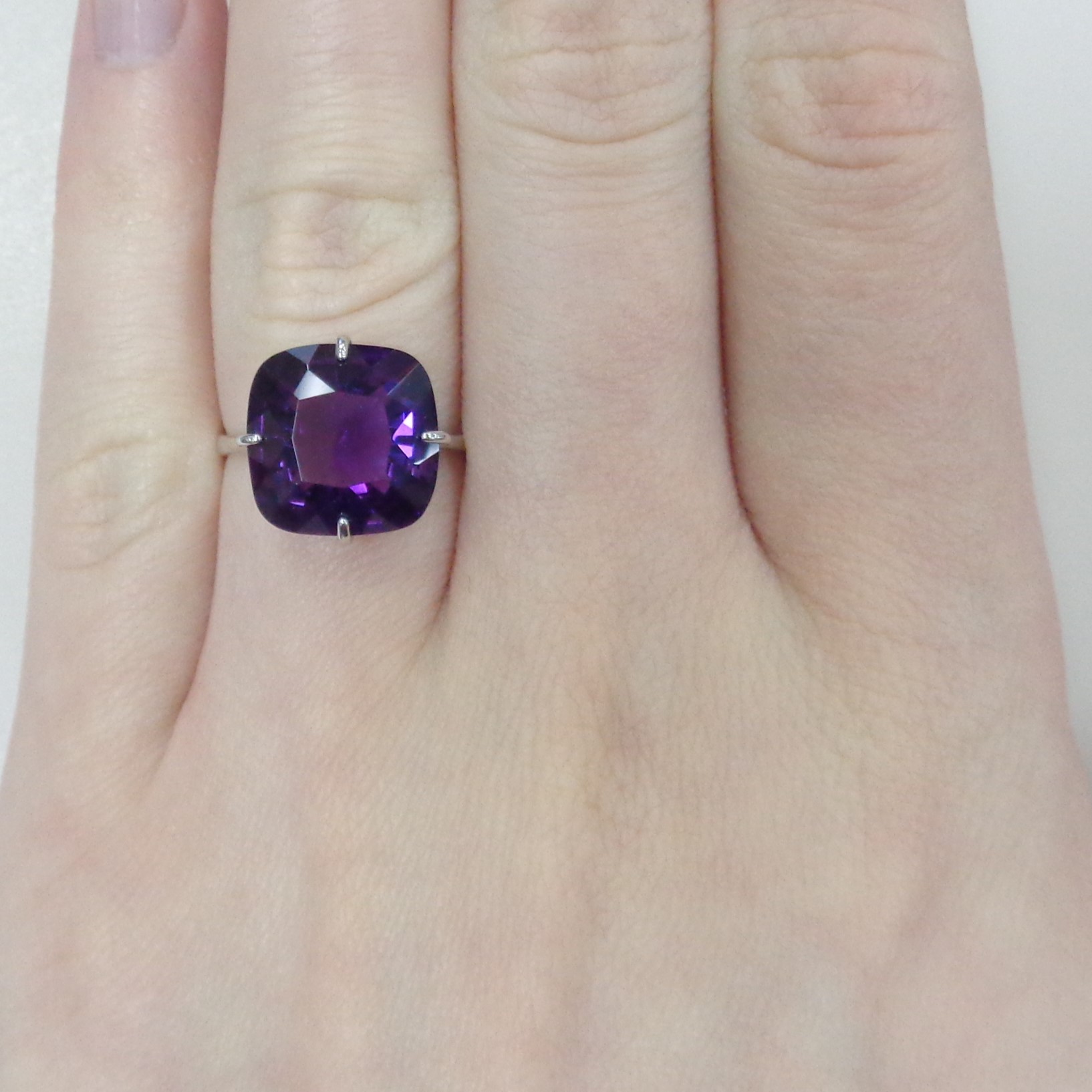 Серебряное кольцо с аметистом